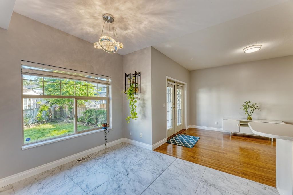 listing image 1101648973510705537