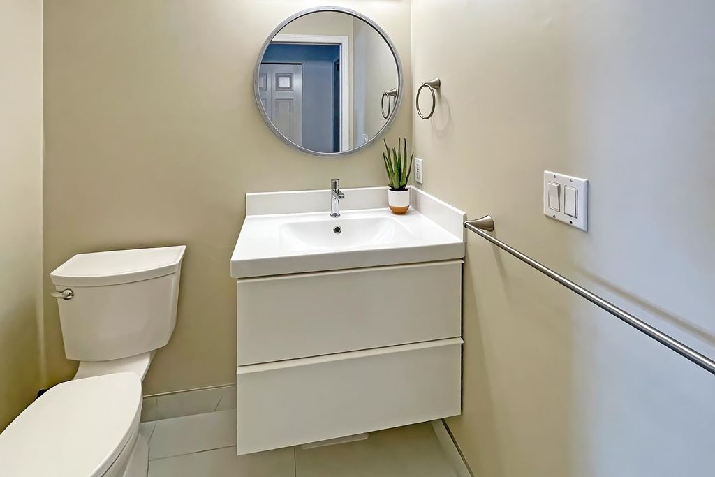 listing image 1102470008128372579