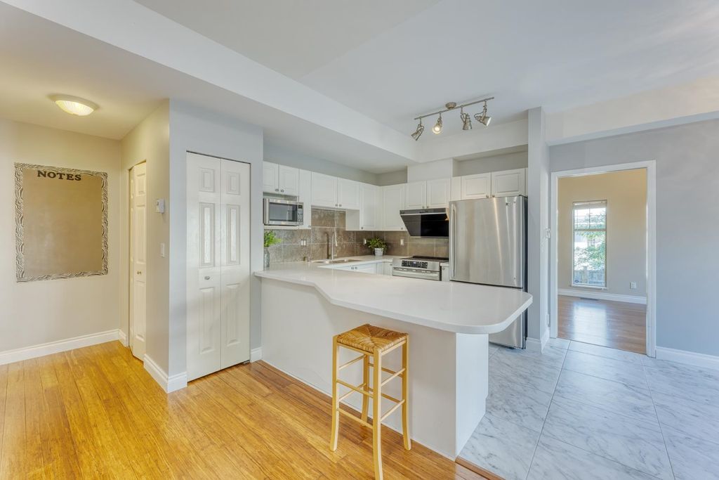 listing image 1103906369149372851