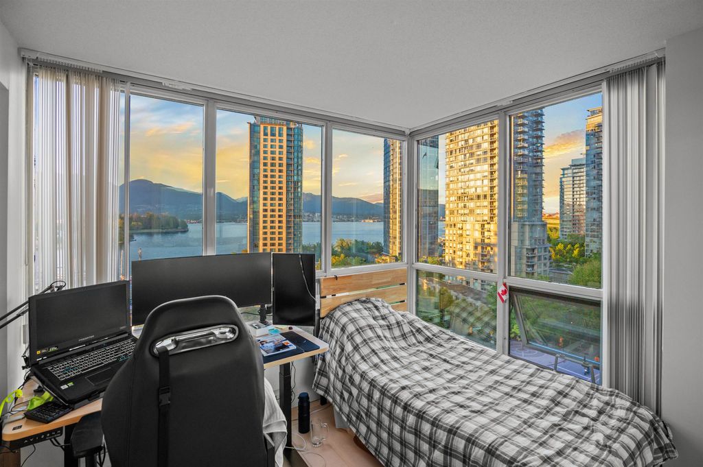 listing image 1108671474883601377