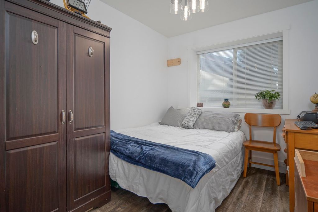 listing image 1108556383532991880