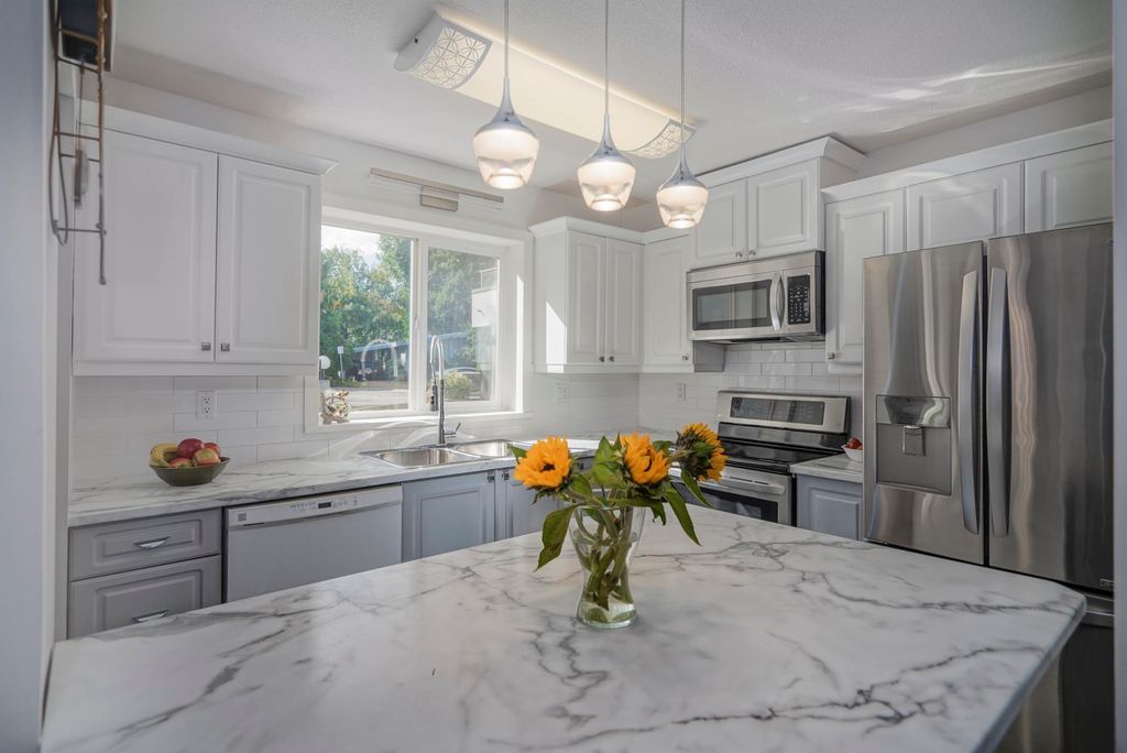 listing image 1105175654836246137