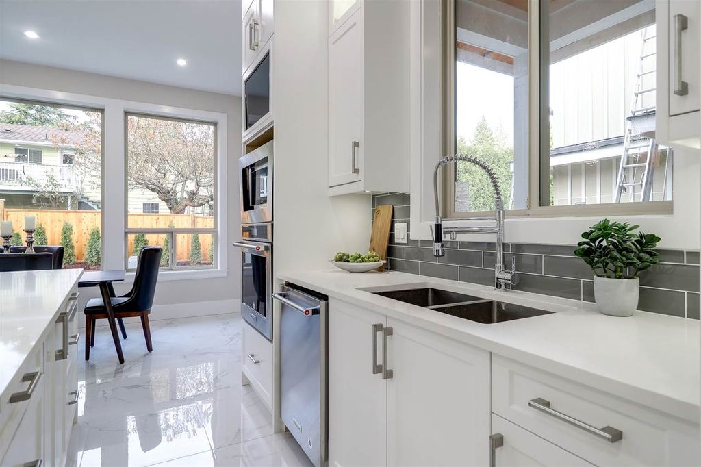 listing image 1105378456158884432