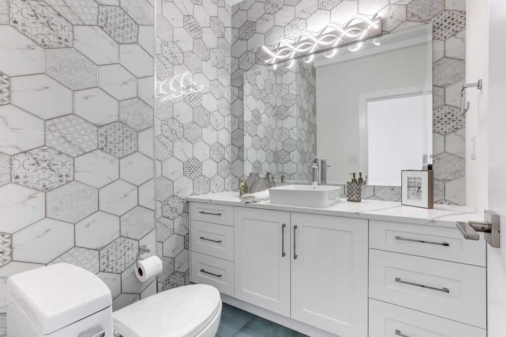 listing image 1107129173345392432