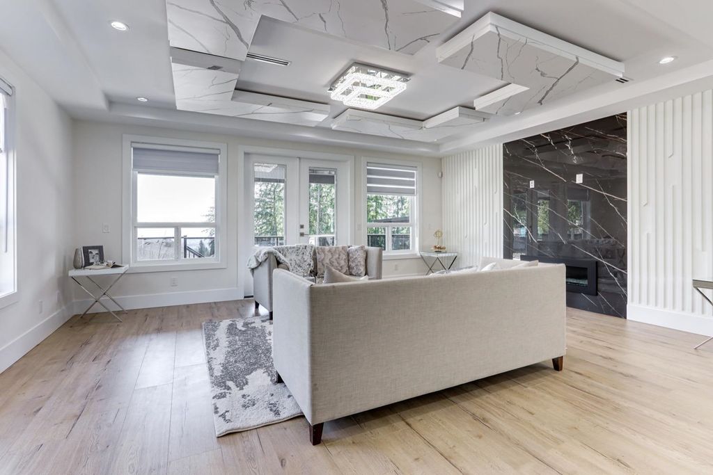 listing image 1106885496795148036