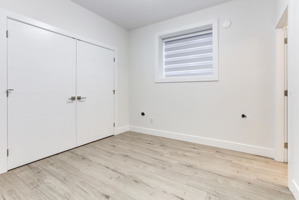 listing image 1106452556624607136