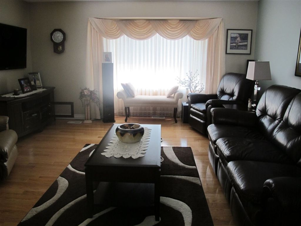 listing image 1105871448387673895