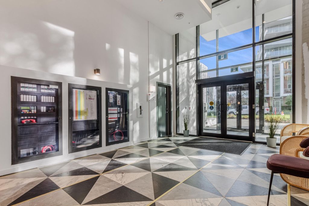 listing image 1104656017900920365