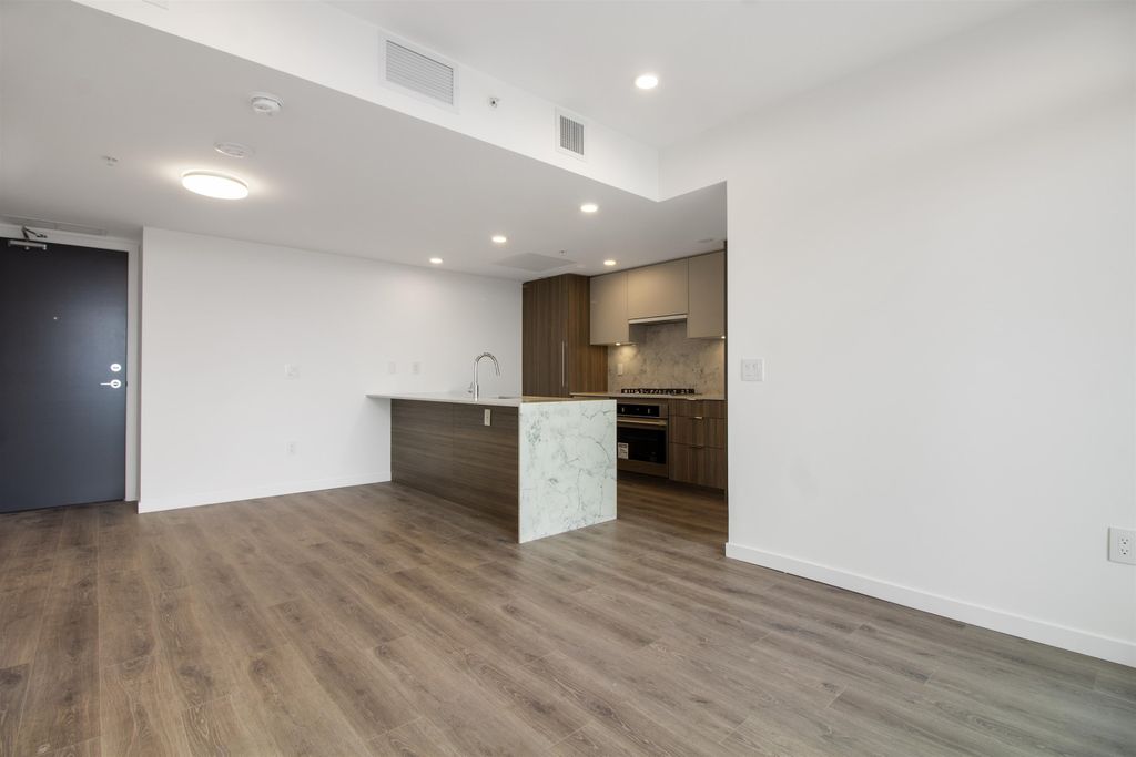 listing image 1106954923693231369