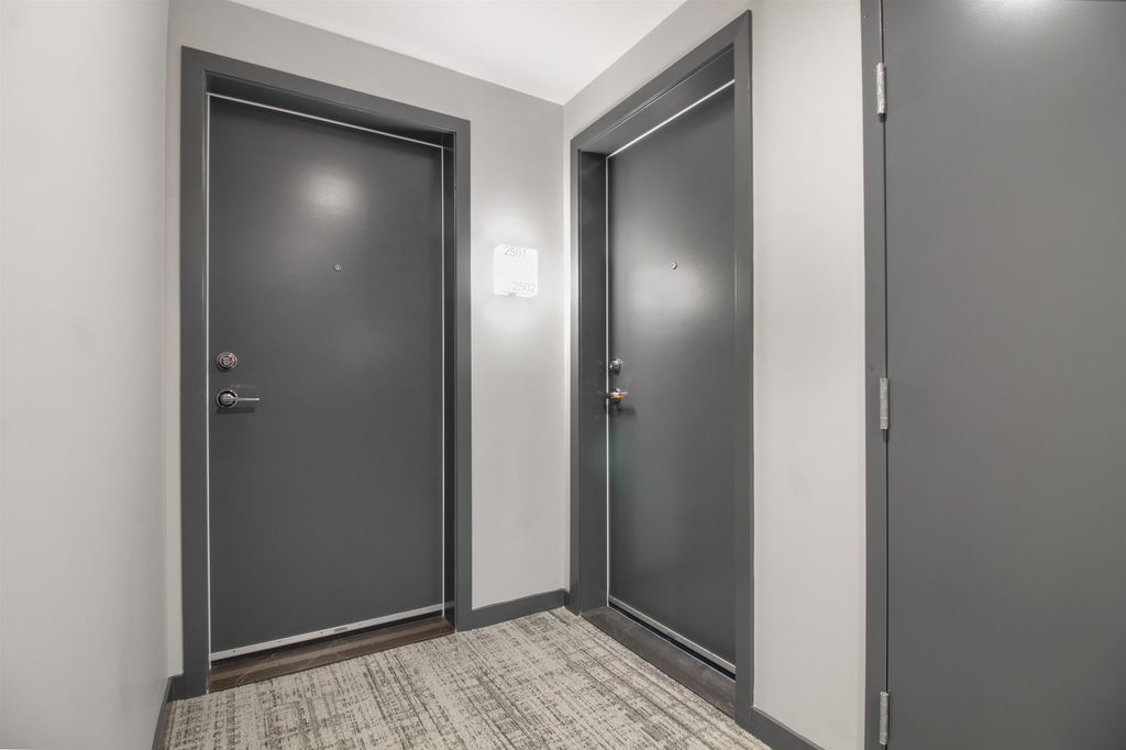 listing image 1109453843259622162