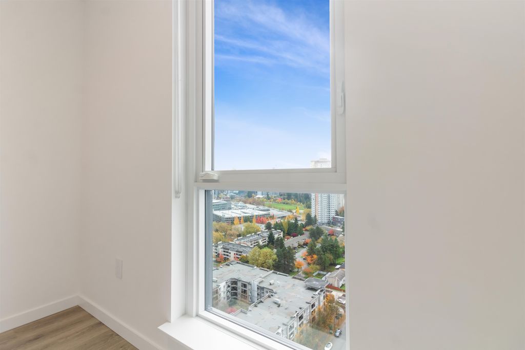 listing image 1108316345806236162