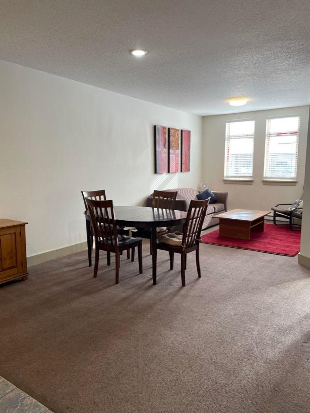 listing image 1109683356555382566