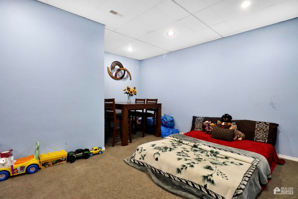 listing image 1102147415743202940