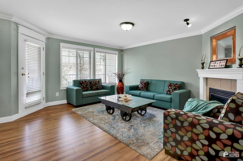 listing image 1102295458833345875