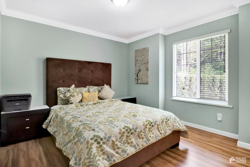 listing image 1101792430164193519