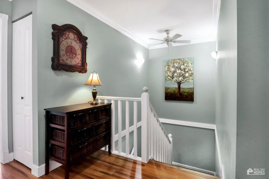 listing image 1109021653495333712