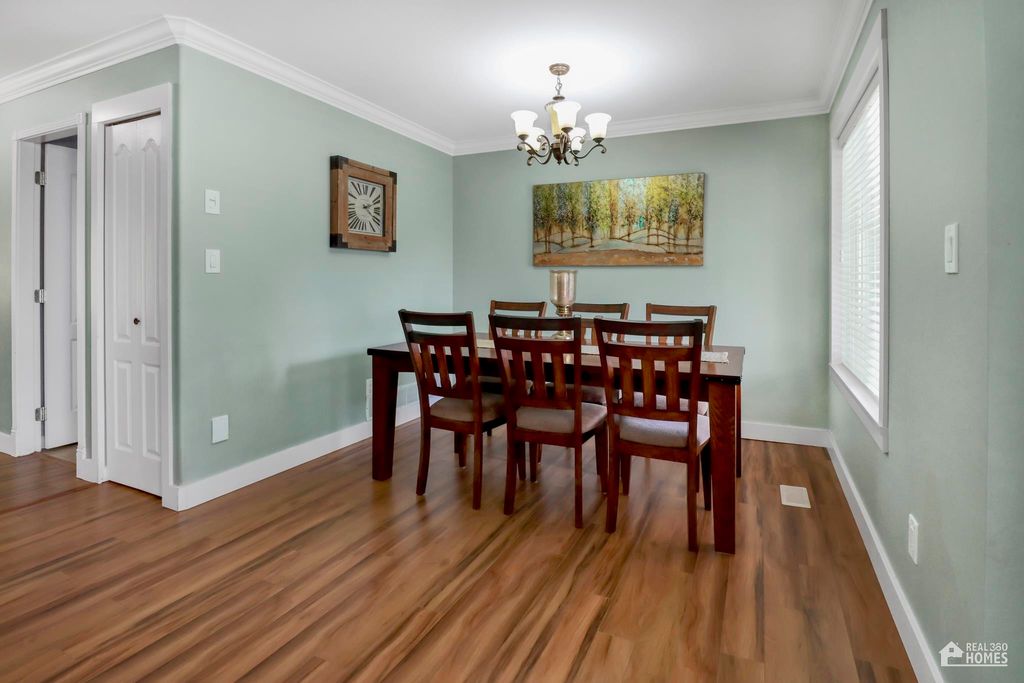listing image 1102519677493219035
