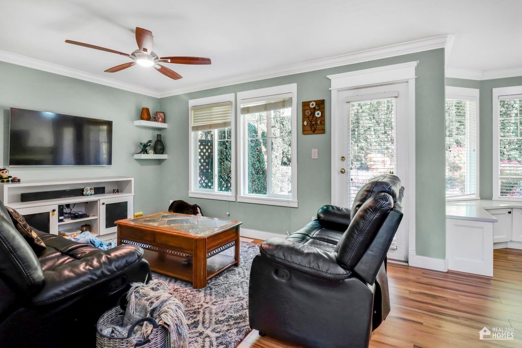 listing image 1102381969278654839