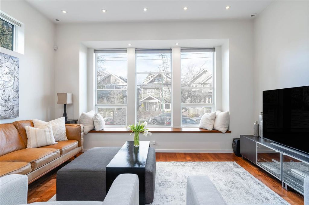listing image 1103796360415157108