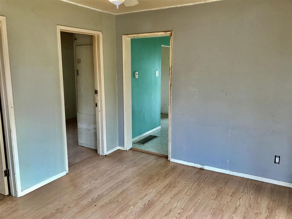 listing image 1101519032992145029