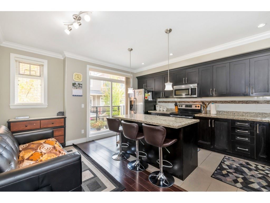 listing image 1105351011336807859