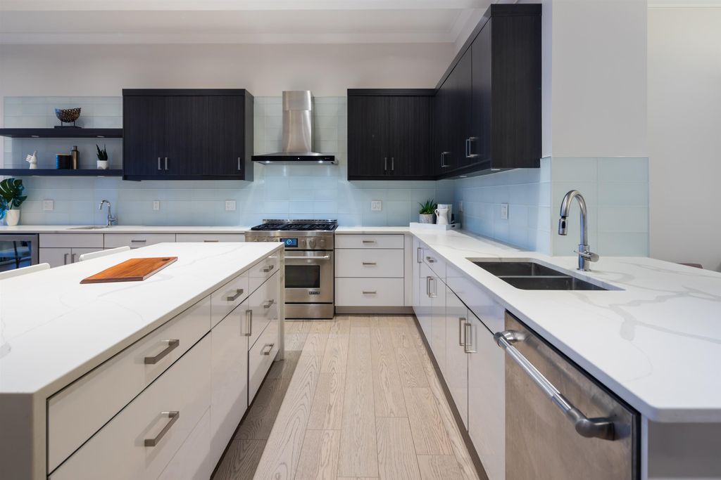 listing image 1104466953902697668