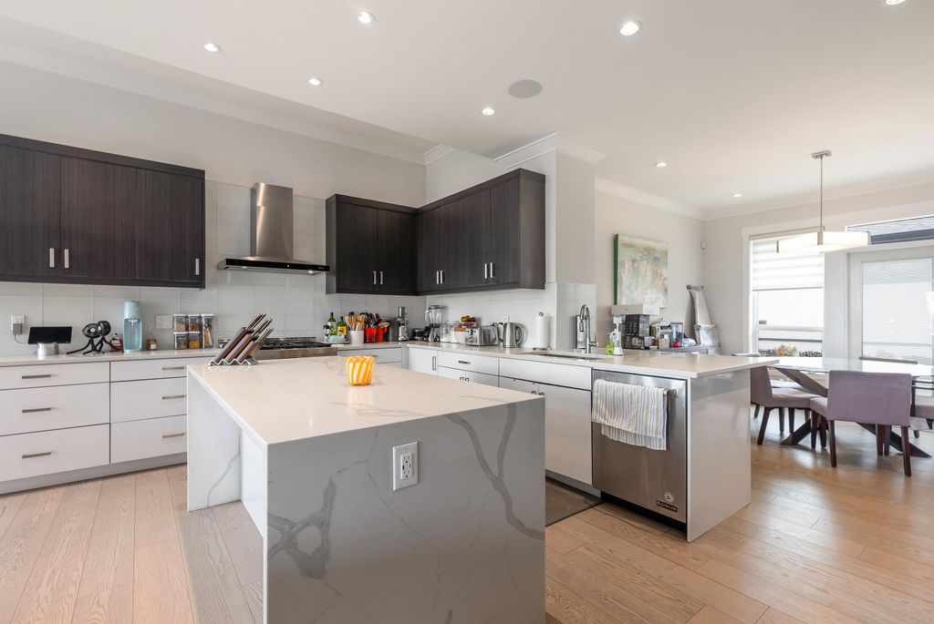 listing image 1104013639745768716