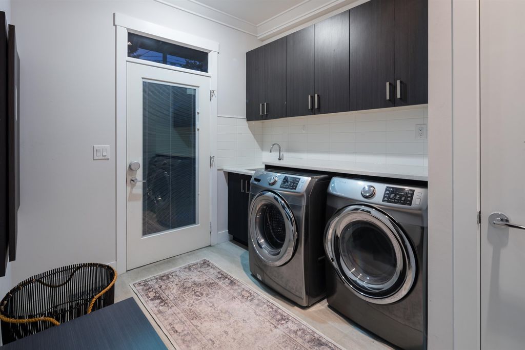 listing image 1103083305624494191