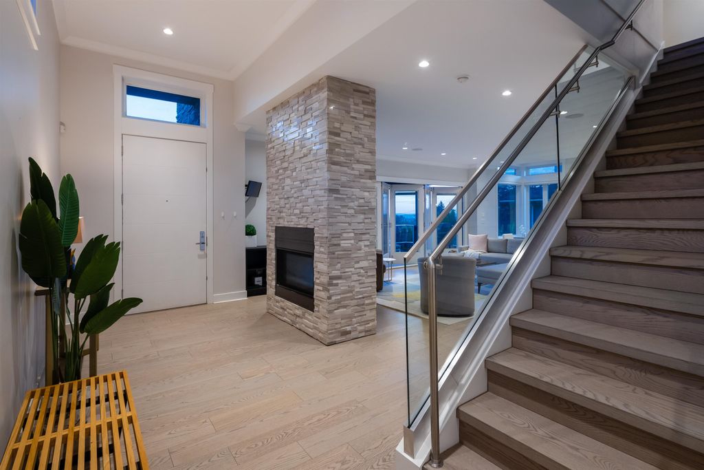 listing image 1106945645512127941