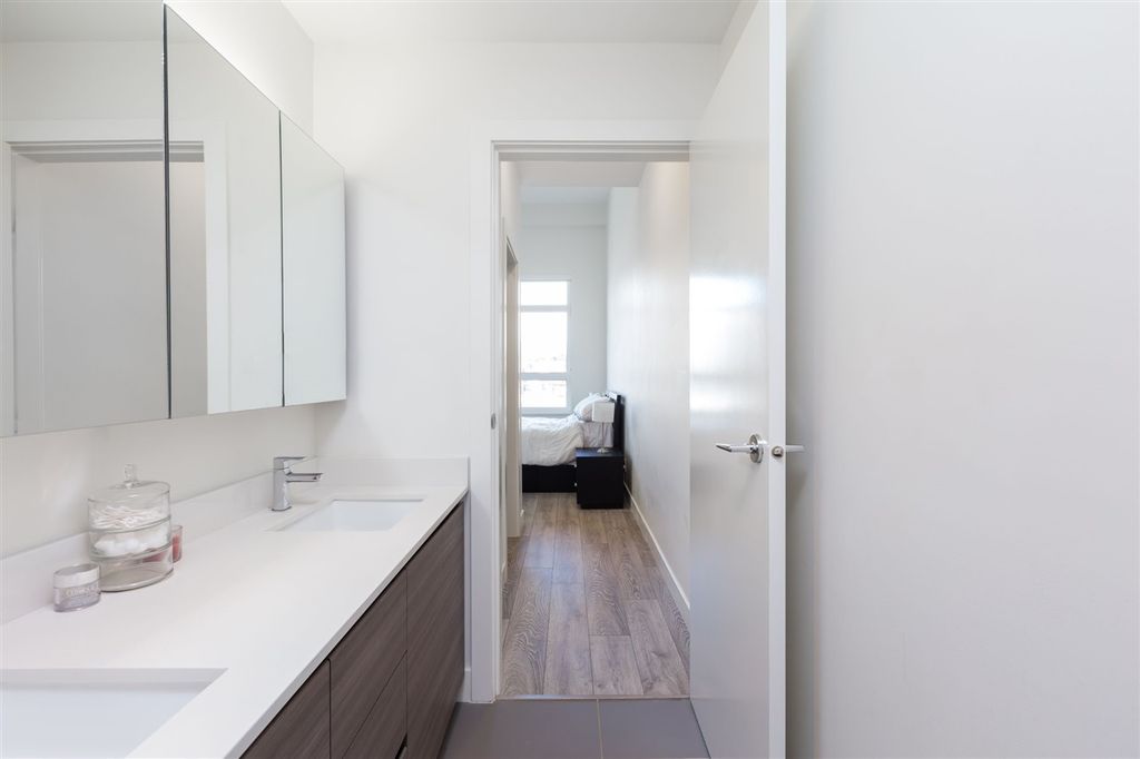 listing image 1108058033644315900