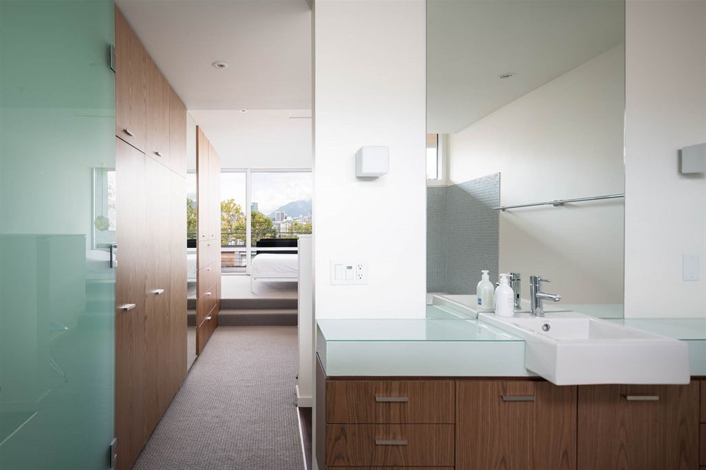 listing image 1108867866988484736