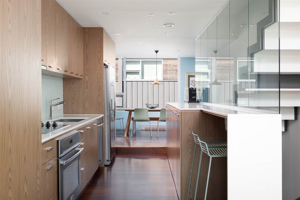 listing image 1104528330733234937