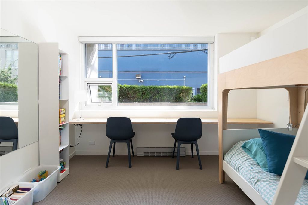 listing image 1102371067919301632