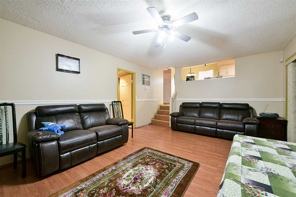 listing image 1108183433371504835