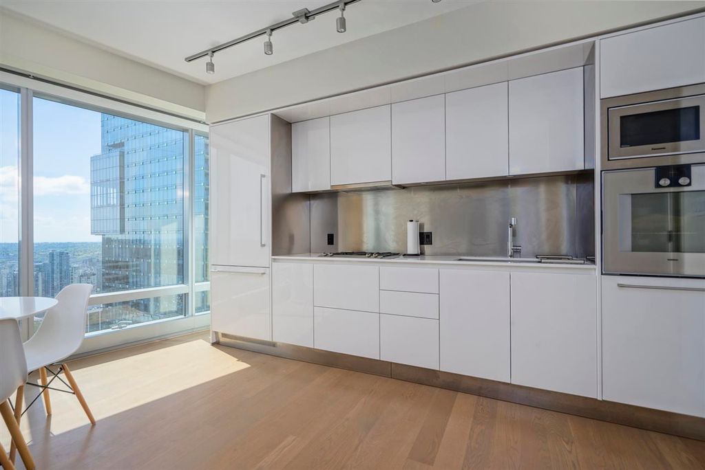 listing image 1101328776961218237