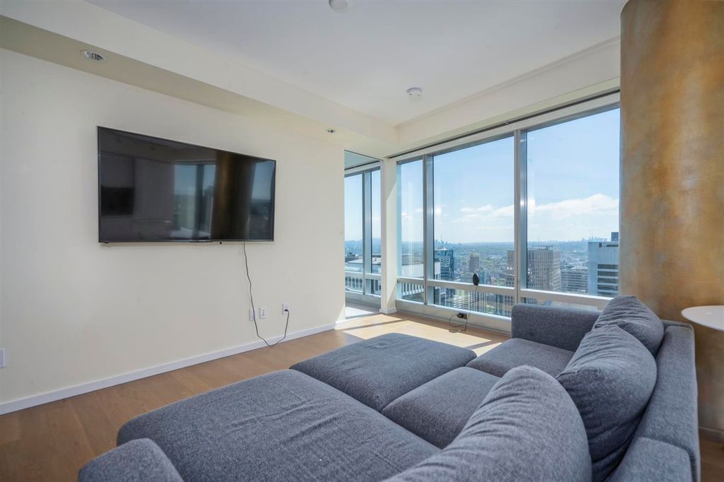 listing image 1106161288879298814