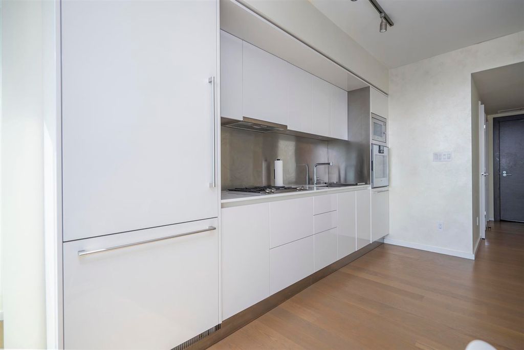 listing image 1108256217644533952