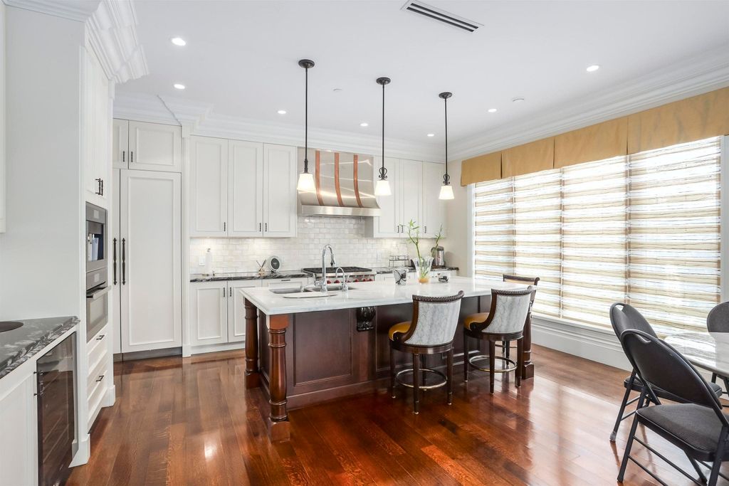 listing image 1103526169048838056