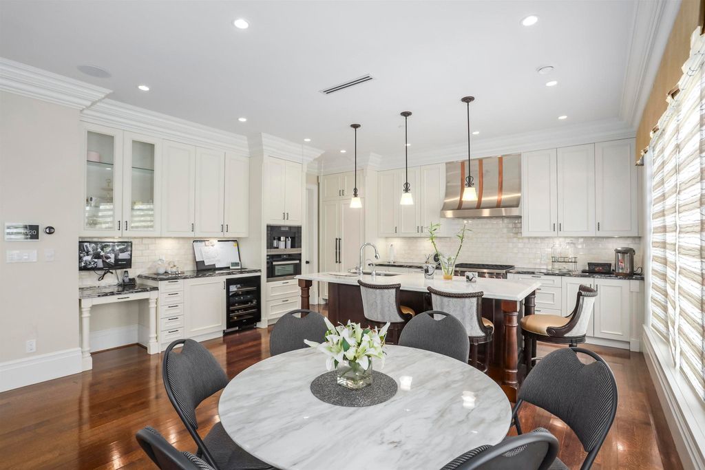 listing image 1104945971927064677