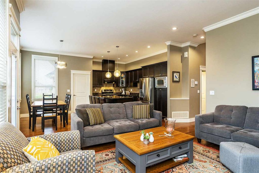 listing image 1101083136296593160