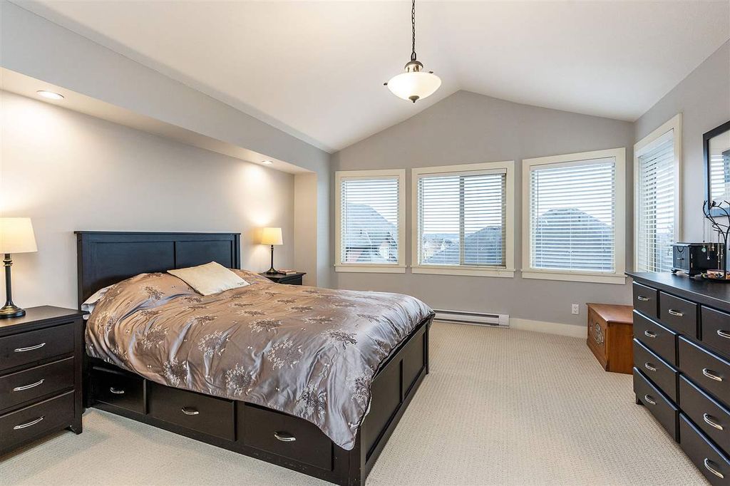 listing image 1105446017806836944