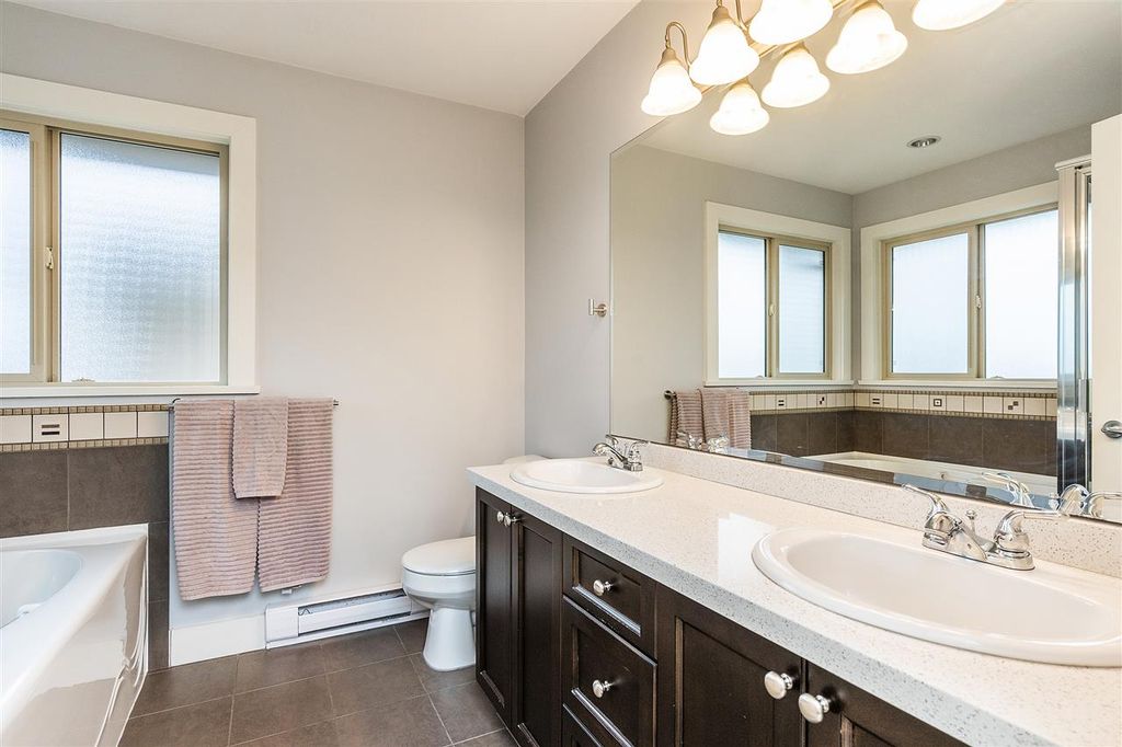 listing image 1101474057061640990