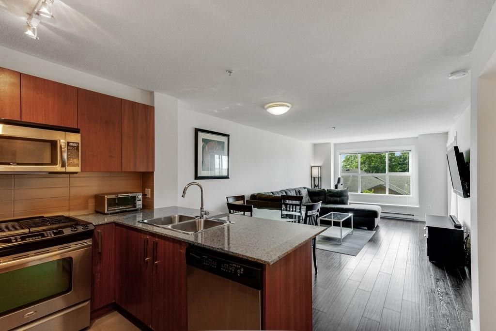 listing image 1107469993802627907