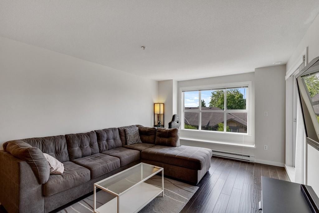 listing image 1104207353708902770