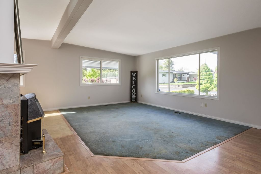 listing image 1102633516679670717