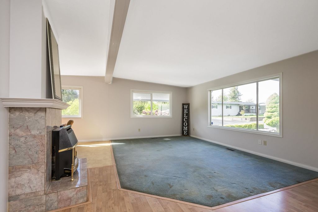 listing image 1105379514695267199