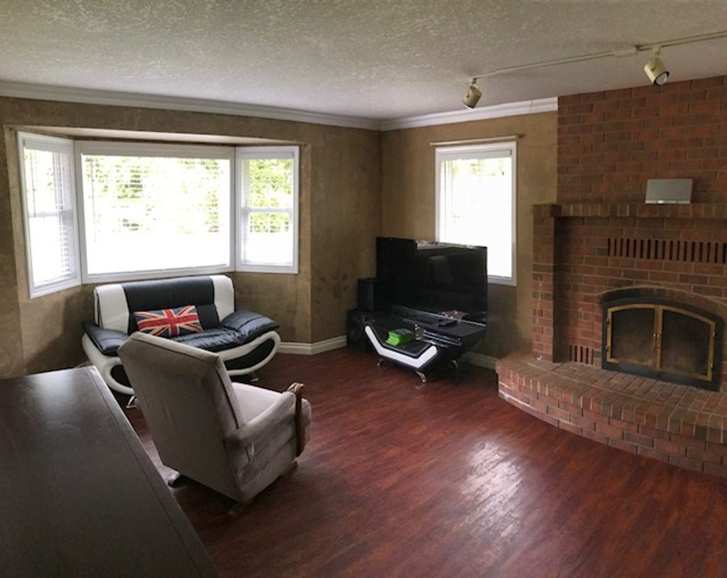listing image 1100391432479792656