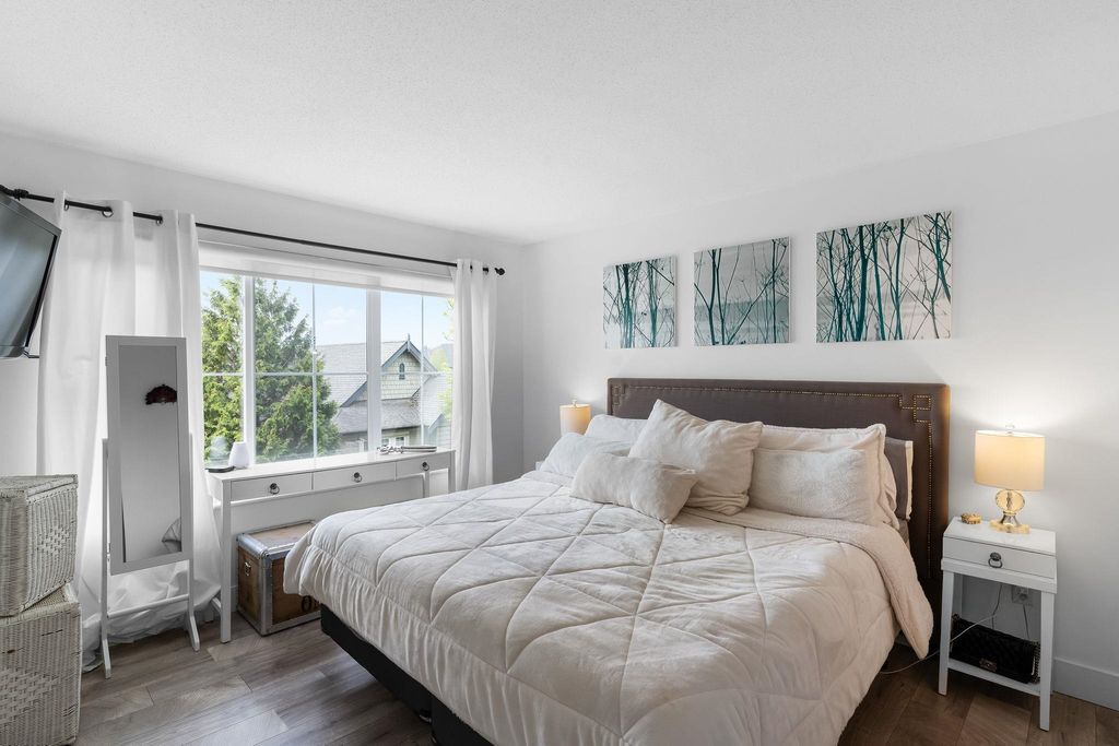 listing image 1107152316215981072