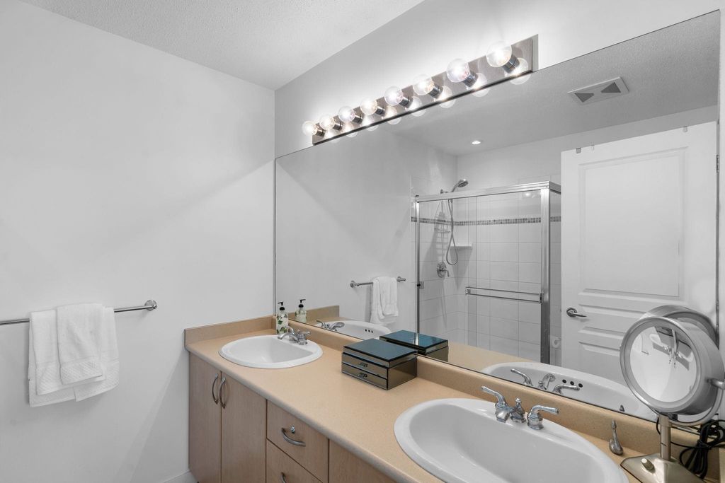 listing image 1103349221100198300