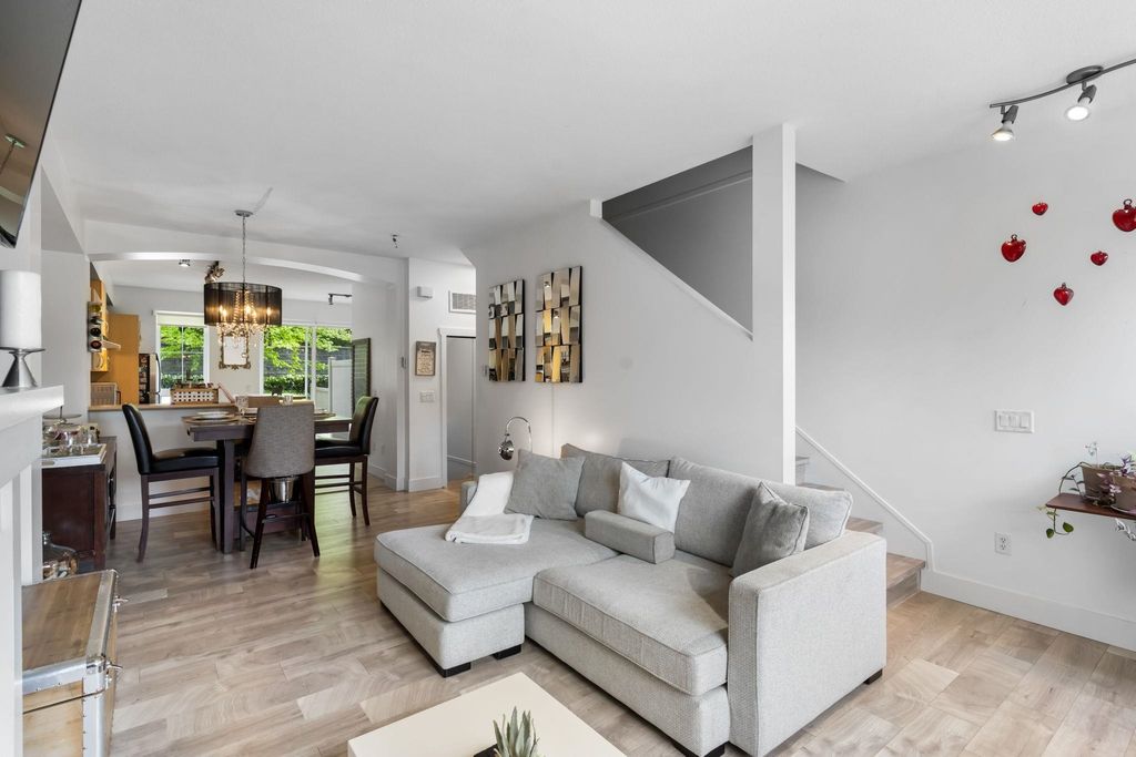 listing image 1103009174539732794